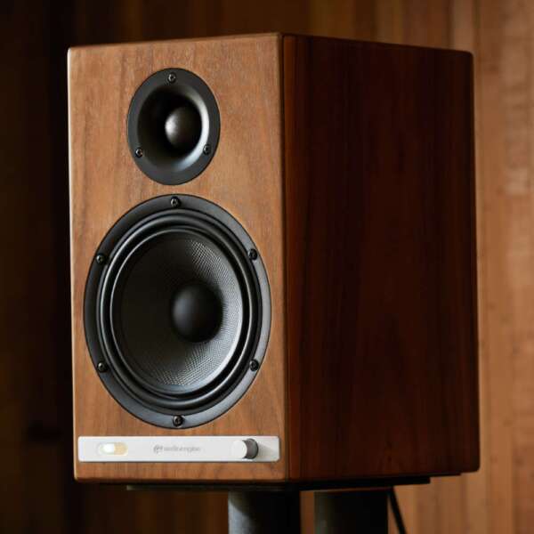 Активни тонколони Audioengine HD6 Home Music System w/ Bluetooth aptX-HD с орехов финиш - Image 6